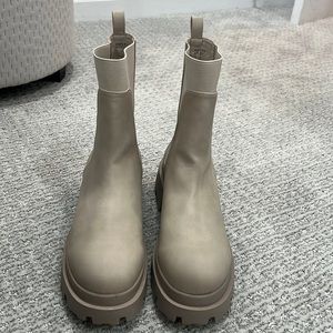 Dolce Vita chunky off white boots